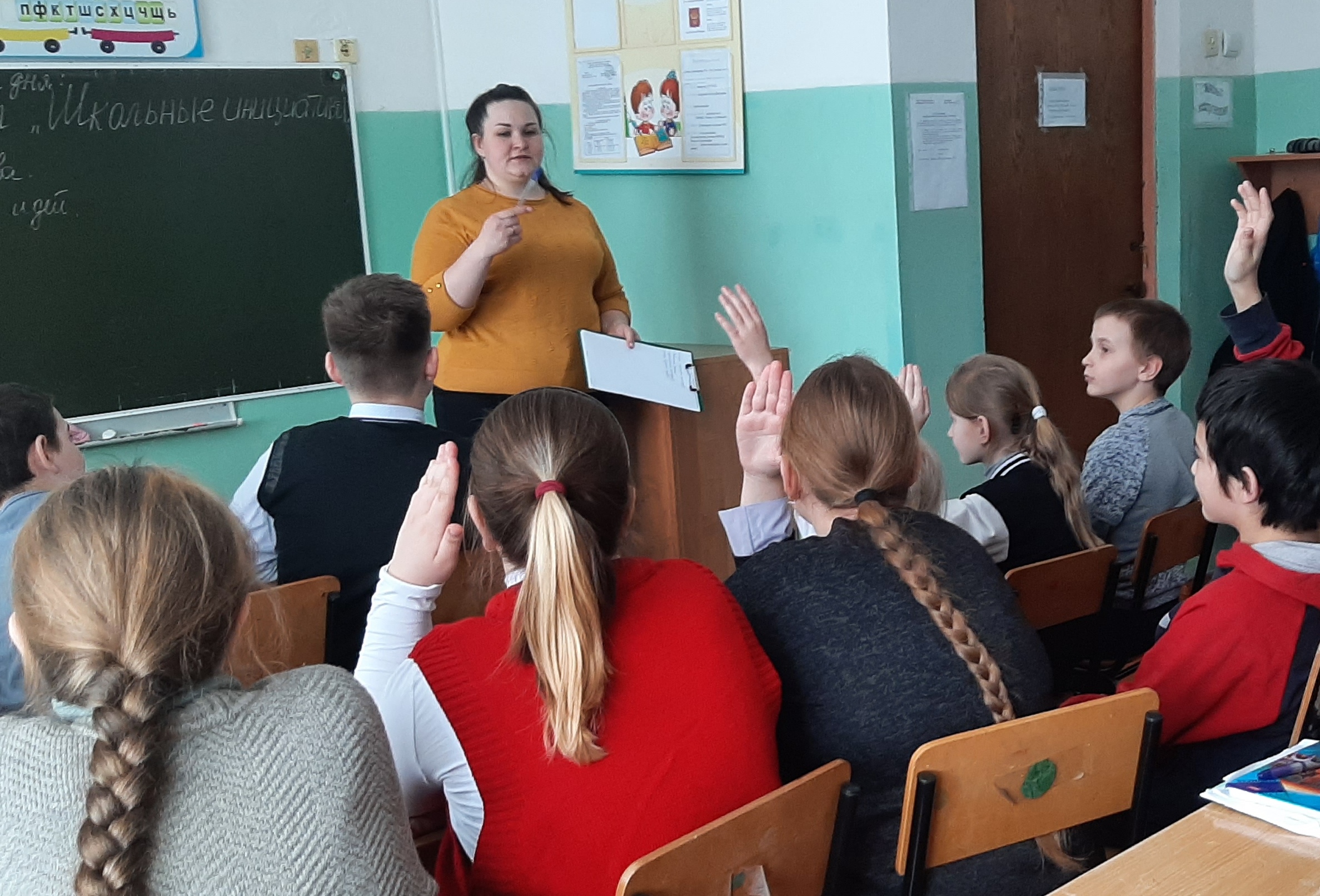 общее собрание учителей и учащихся школы